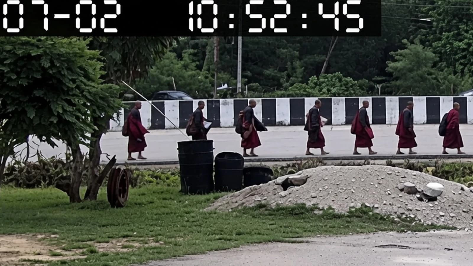 Niño de 11 años atropella monjes en Tailandia: vídeo impactante del momento exacto