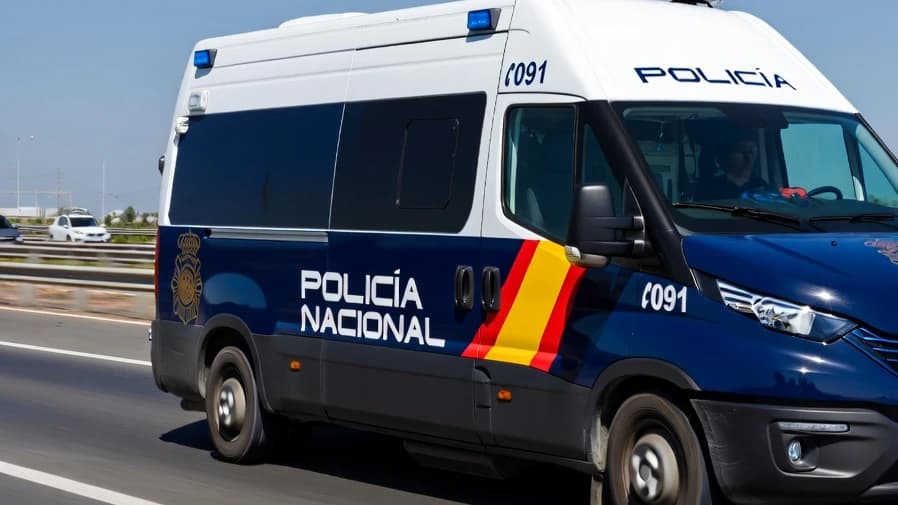Interno del CIE de Valencia agrede a dos agentes durante su traslado para expulsión