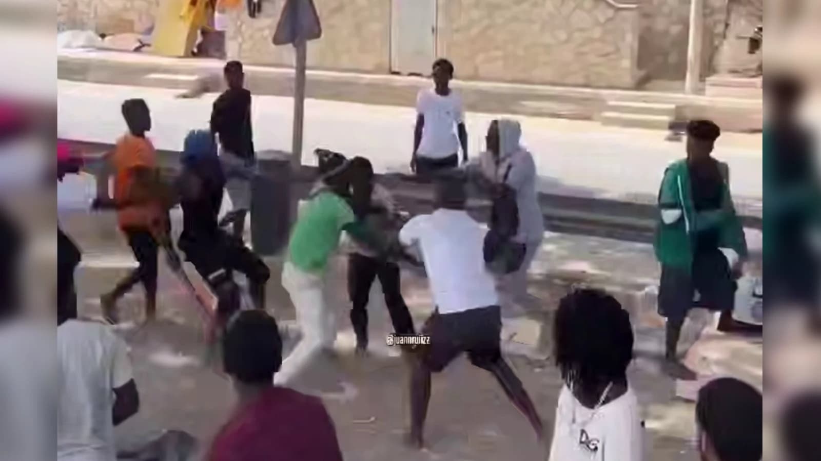 Vídeo: la peor reyerta entre inmigrantes ilegales en Ceuta