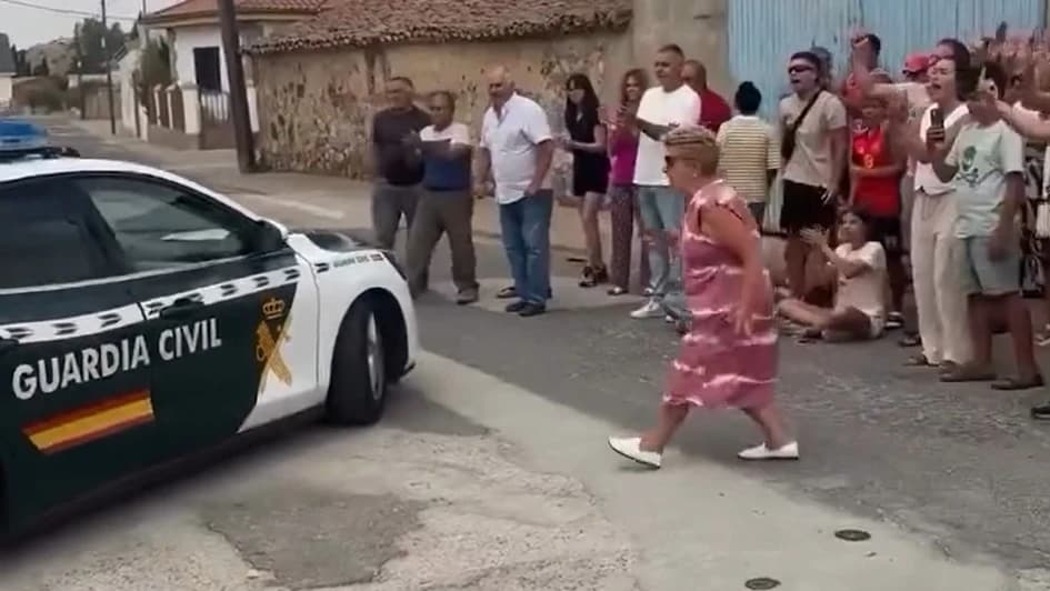 Vídeo: vecinos hartos desalojan a unos okupas junto a la Guardia Civil