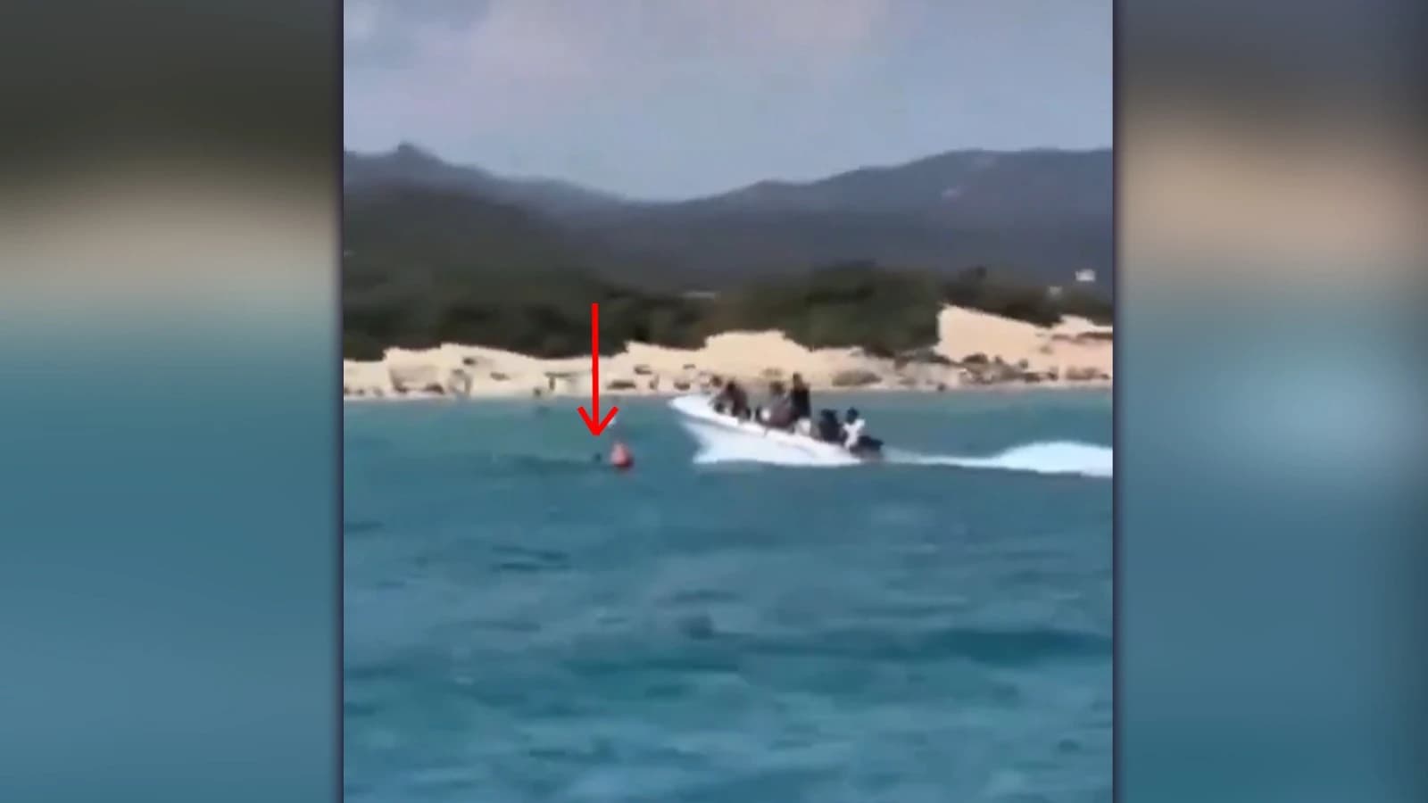 Vídeo: 14 ilegales atropellan a una chica en la playa y siguen hacia tierra