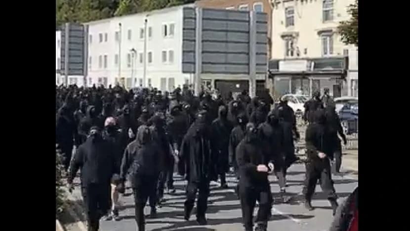Vídeos: se plantan contra la inmigración ilegal, patriotas de Dover se ponen en marcha
