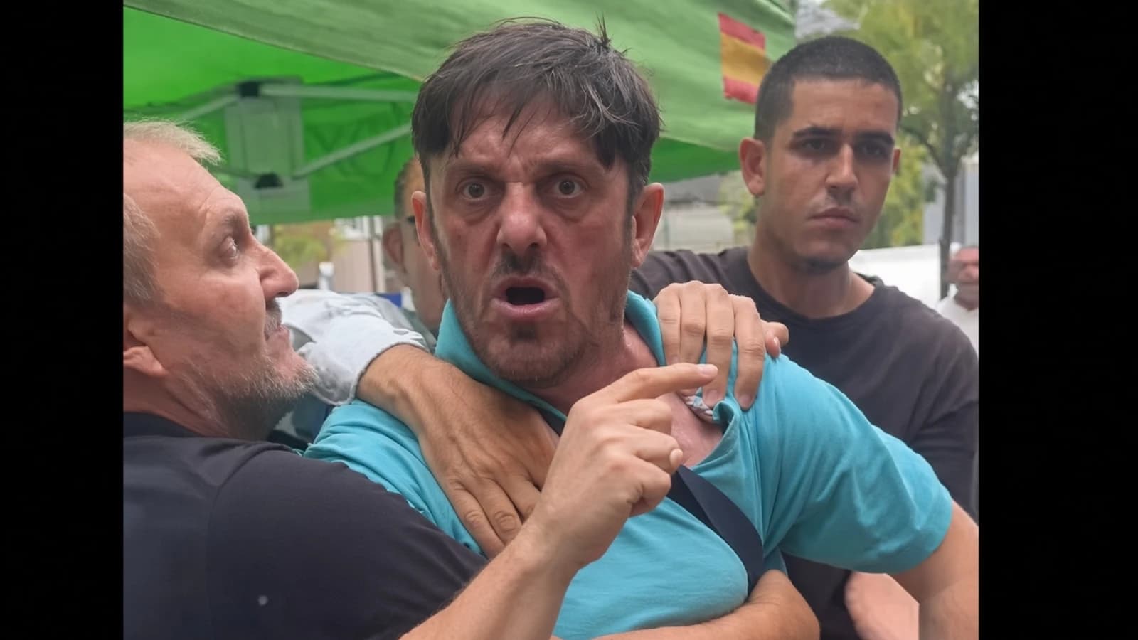 Vídeo de la agresión en la carpa de Vox del Carmelo: la intolerancia no callará a vecinos