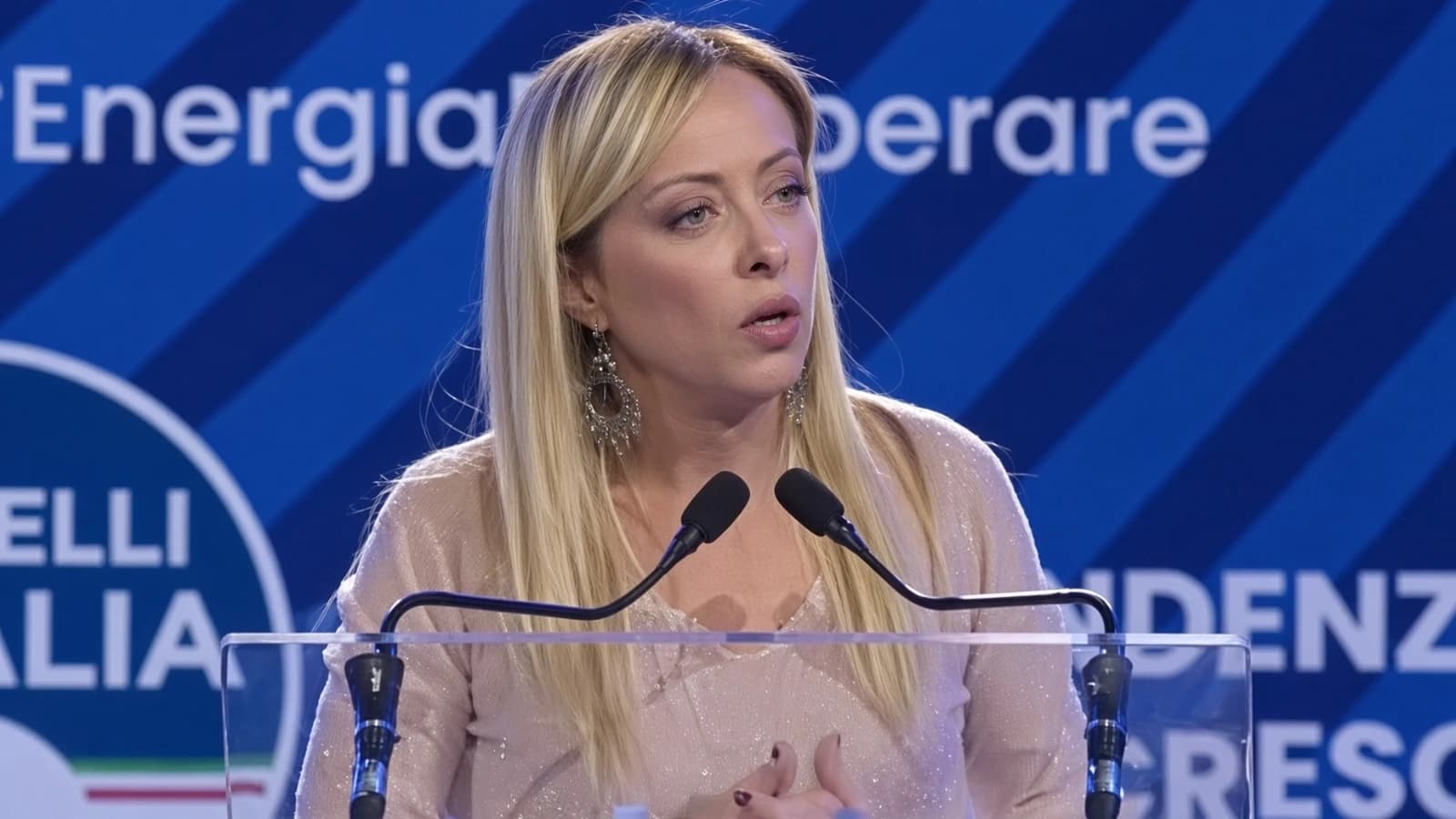 Meloni anuncia una ley para prohibir el burka y el hiyab en los colegios italianos
