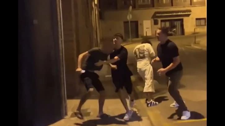 Vídeo: dos jóvenes atrapan a un pedófilo en Gerona tras tenderle una trampa