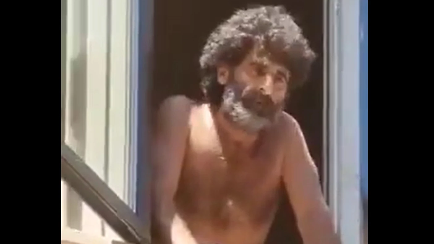 Vídeo: se lanza del segundo piso a la calle. Así se «resuelven» ahora las broncas