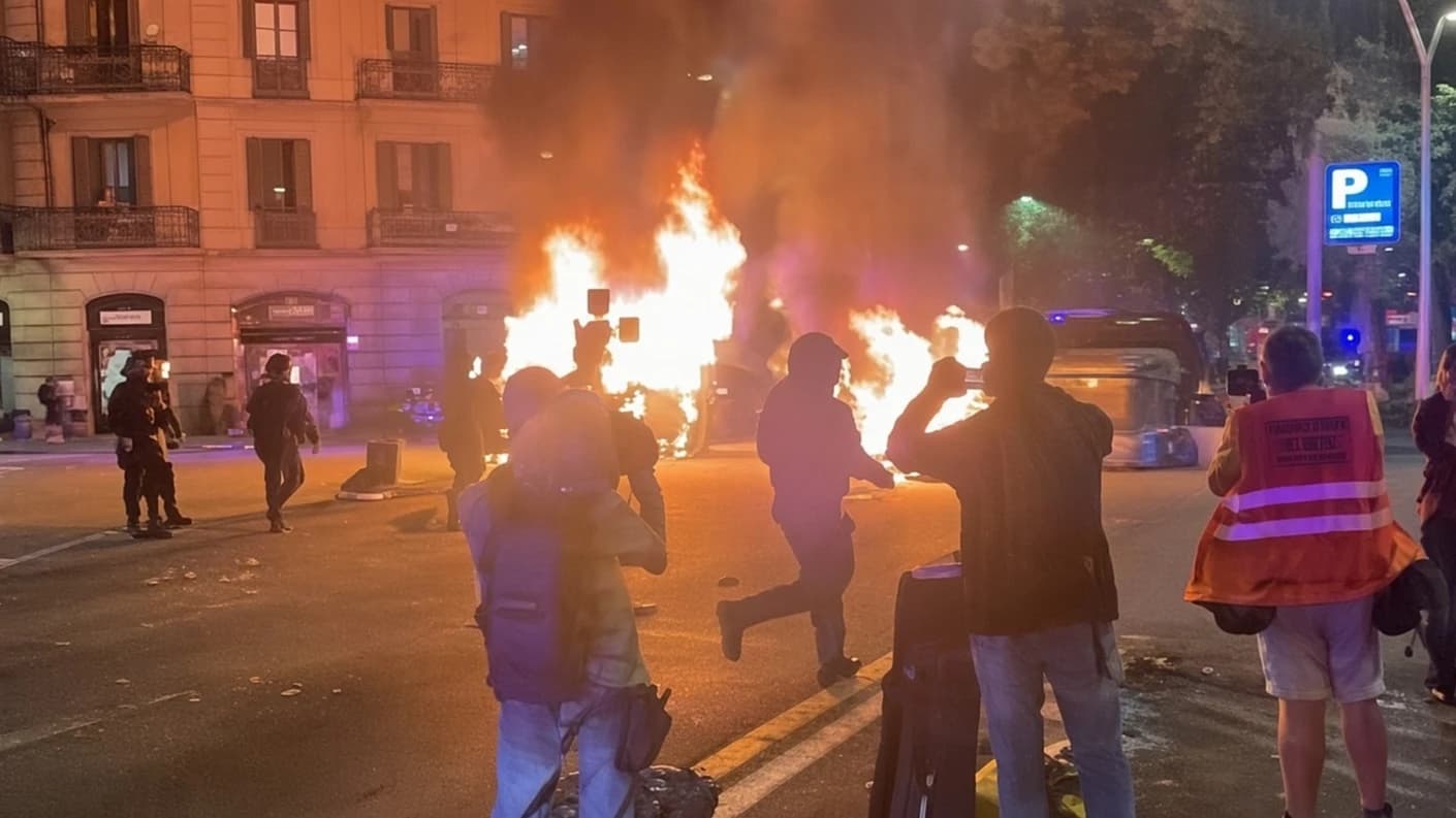 Vídeo: separatistas queman la bandera de España en Barcelona en una noche de disturbios