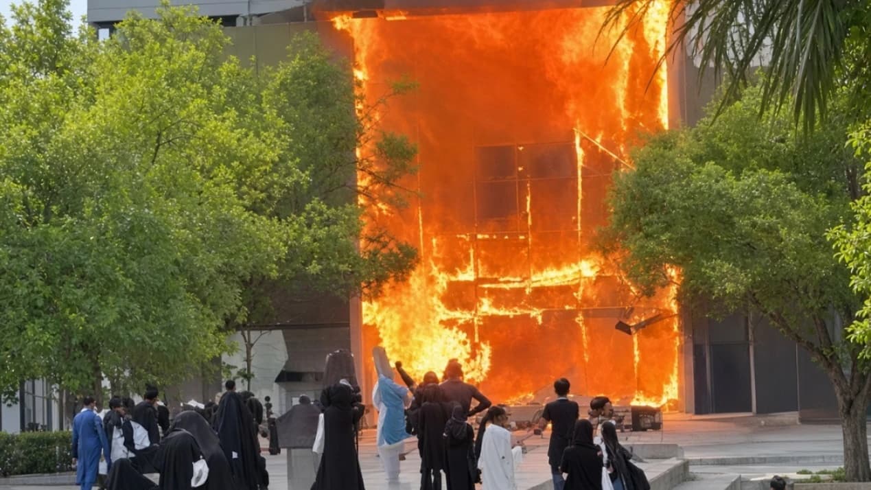 Vídeos: los disturbios en Francia, el recado violento de cara a Le Pen