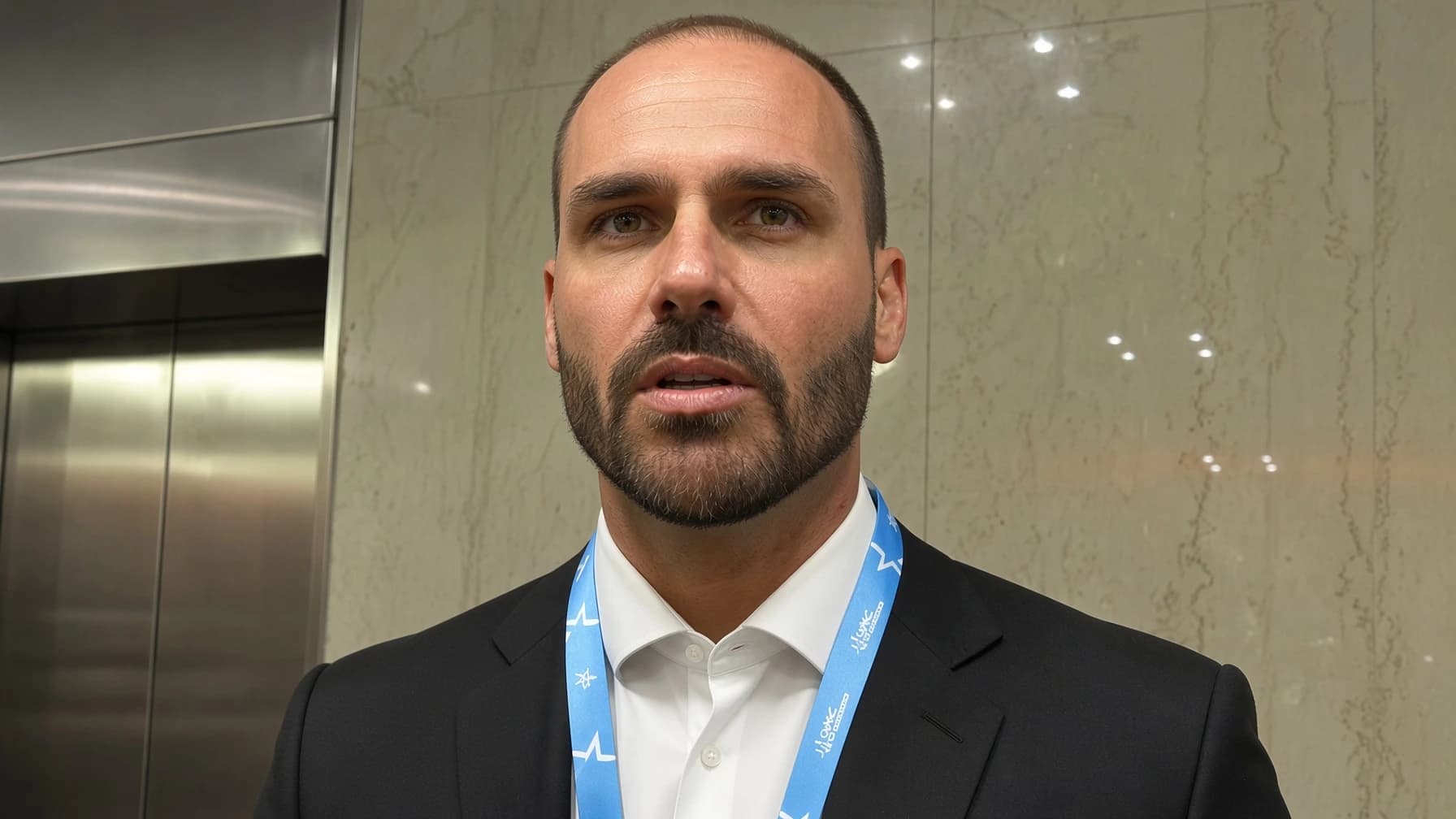 El conocido juez Moraes ordena el arresto de Eduardo Bolsonaro, hermano del candidato a presidente