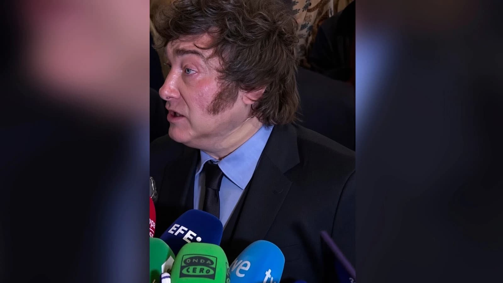 Vídeo: Milei reparte a la SER y a El Intermedio en plena visita a España