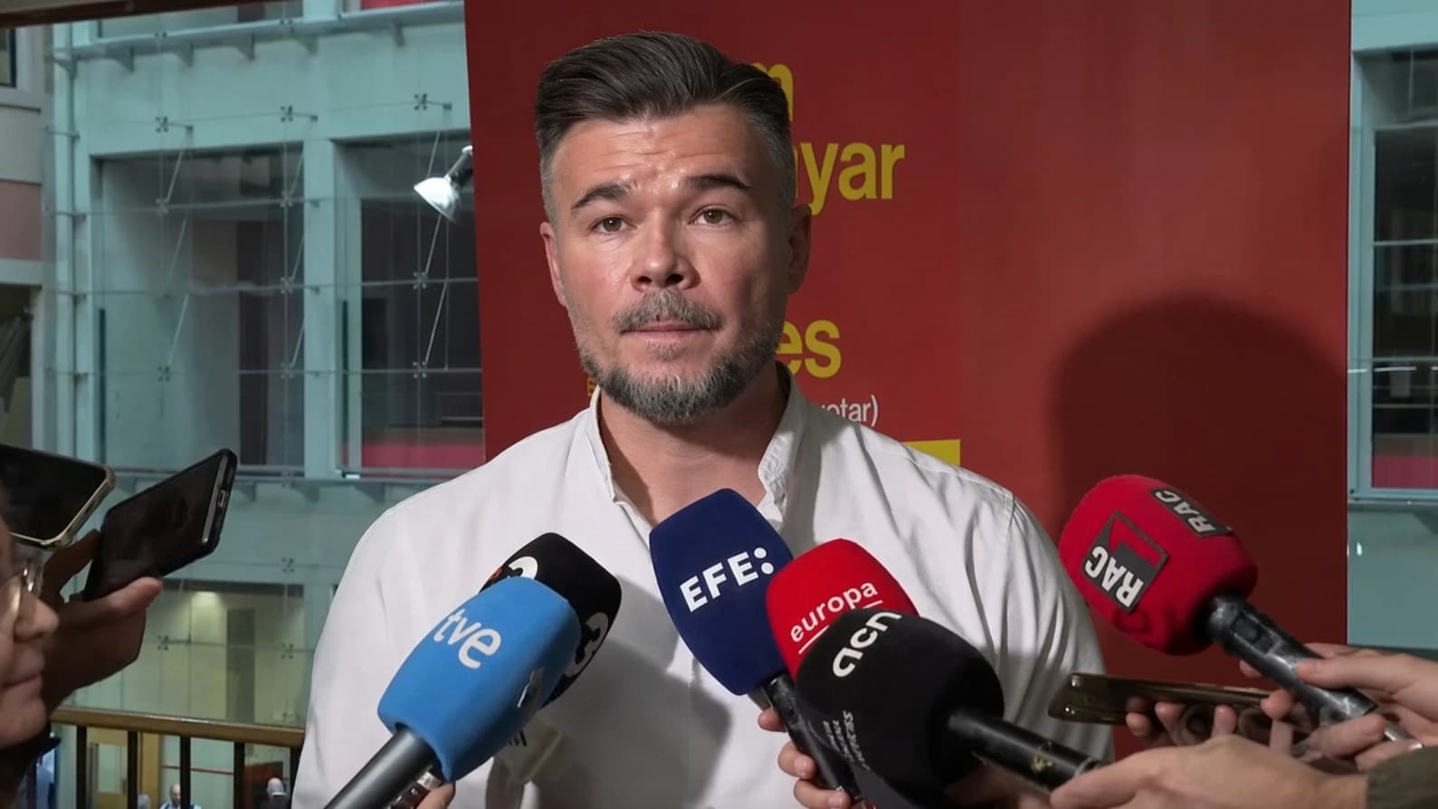 Vídeo: NO es la ultraderecha, las imágenes que desmienten a Rufián y Ada Colau