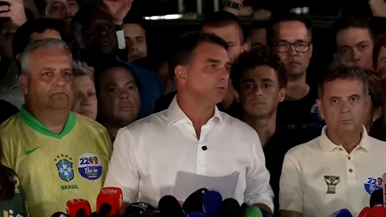 La huida de Flávio Bolsonaro a Florida irrita a Lula, que la califica de "vergonzosa"