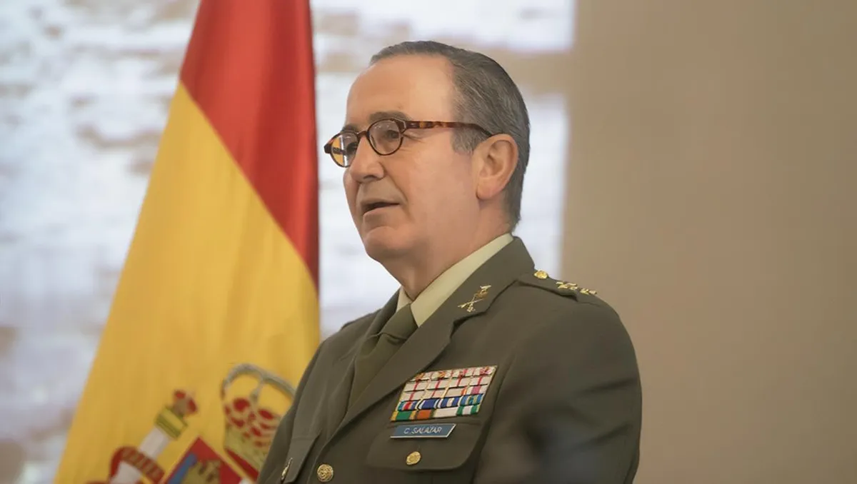 El Teniente General D. Juan Gómez de Salazar se impone en el Centro Cultural de los Ejércitos
