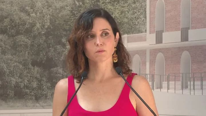 Ayuso acusa al Gobierno de "imponer por la fuerza" el reparto de menores migrantes y recurrirá al Supremo