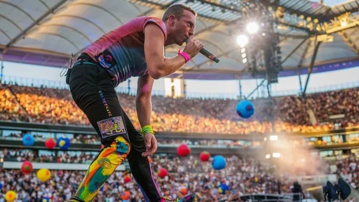 Chris Martin de Coldplay rompe el silencio sobre el escándalo viral del 'jumbotron'