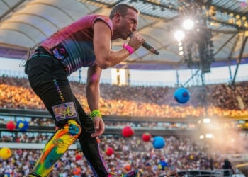 Chris Martin de Coldplay rompe el silencio sobre el escándalo viral del ‘jumbotron’