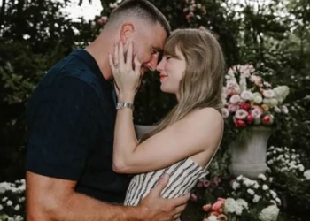 Taylor Swift y Travis Kelce anuncian su compromiso con una romántica publicación