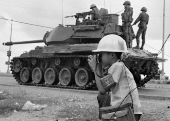 El Niño que Desafió la Guerra: La Historia de Lo Manh Hung, el Fotógrafo de 12 Años en Vietnam