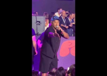 PSOE exige cancelar un concierto de Henry Méndez en Vallecas por sus comentarios políticos