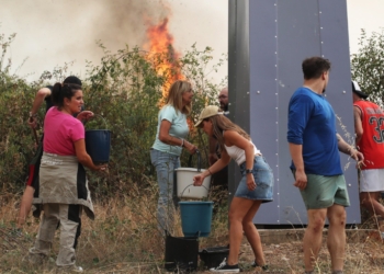 Incendios Forestales en León: Evacuaciones y Situación Crítica