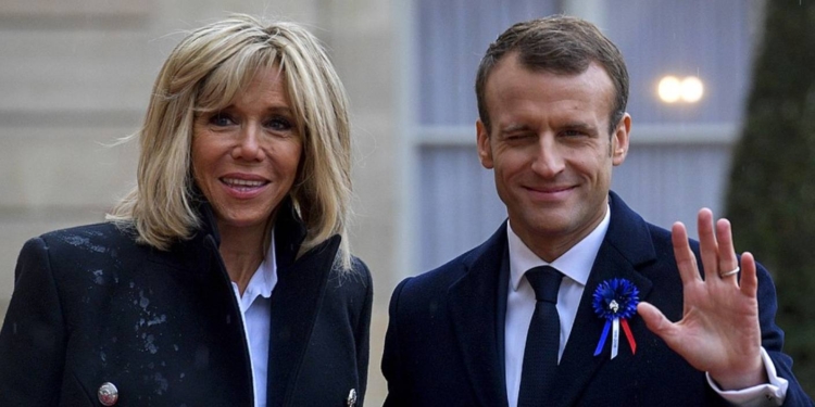 ¿Desesperación en el Elíseo? Macron recurre a fotos íntimas de Brigitte embarazada para «probar» su feminidad ante las acusaciones de Candace Owens