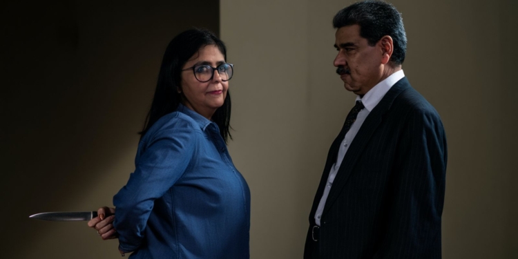 Delcy traiciona a Maduro