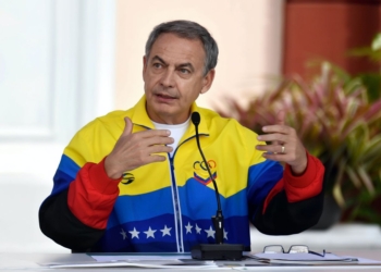 Alandete advierte: un ‘triángulo’ en EE. UU. compromete a Zapatero por vínculos con Venezuela Alandete advierte: un ‘triángulo’ en EE. UU. compromete a Zapatero por vínculos con Venezuela