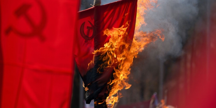 Chequia planta cara al fantasma rojo: prohibida la propaganda comunista