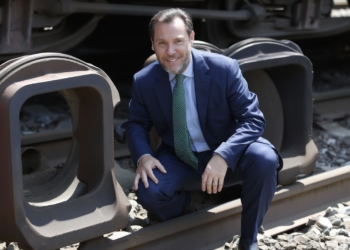 Puente contrata a la empresa de Koldo y retrasa su comparecencia en el Congreso