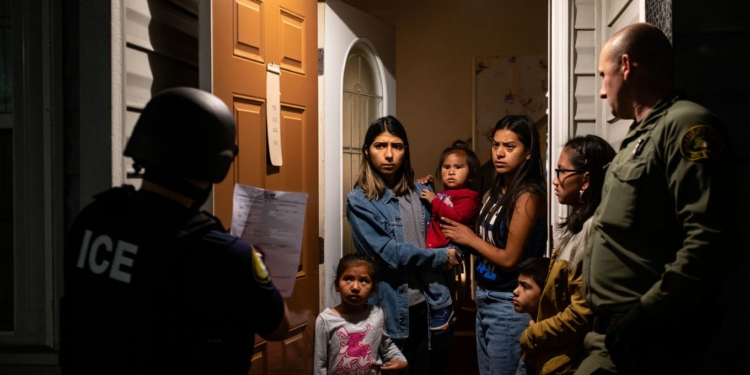 Trump permitirá a la ICE hacer registros sin orden judicial