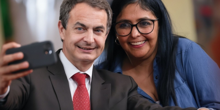 Zapatero viaja a Caracas para un nuevo selfie con Delcy