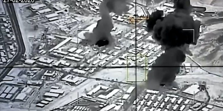 Pakistán bombardea Kabul y declara la «guerra abierta» contra el régimen talibán en Afganistán