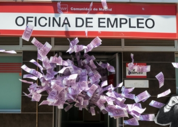 Subsidios y sanidad universal: el despilfarro socialista que ahoga a España