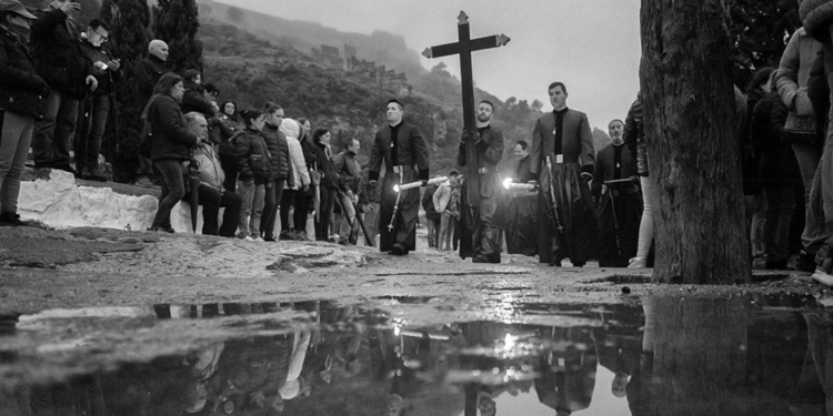 El Gobierno chantajea a las Cofradías a lo Corleone