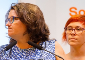 Mónica Oltra en primer plano durante una comparecencia