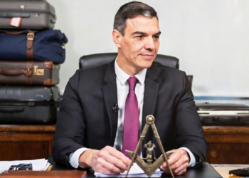 Sánchez asegura su futuro por si las moscas