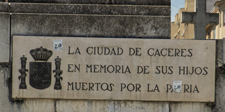 cruz de cáceres derribará el Gobierno el símbolo como castigo al acuerdo pp vox