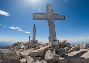 Crux derribada cortada con radial aneto