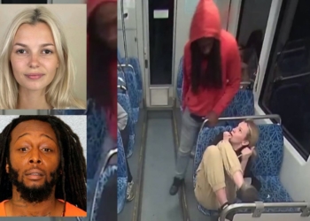 Captura de seguridad del tren donde aparece Decarlos Brown Jr tras apuñalar a la víctima Iryna Zarutska