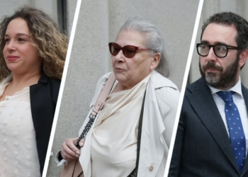 Montaje de Leonor González Pano, Carmen Pano y Víctor de aldama entrando a un edificio judicial