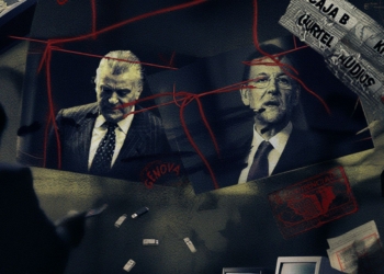 Collage en tonos oscuros con fotos de Jose Luis Bárcenas y Mariano Rajoy en traje conectadas por líneas rojas tipo investigación, junto a recortes de periódicos y anotaciones, evocando un caso o trama de investigación.