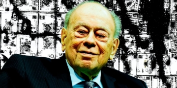 Jordi Pujol en un retrato con fondo de billetes en blanco y negro.
