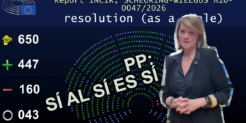 Pantalla de votación del Parlamento Europeo con resultados y una mujer superpuesta en primer plano, junto al texto “Sí al sí es sí PP”.