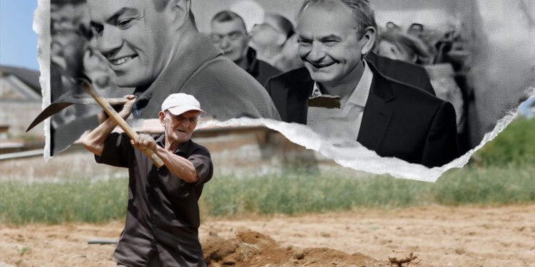 Hombre mayor trabajando la tierra con una azada en primer plano, con un collage en blanco y negro de Pedro Sánchez y otra persona sonriendo al fondo.
