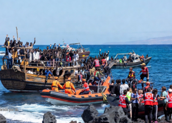 ilustración inmigración ilegal en costas canarias