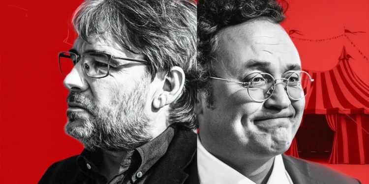 Montaje gráfico de Jordi Évole y García Ortiz con gafas en blanco y negro sobre fondo rojo, uno de perfil serio y otro con expresión leve, con una carpa de circo al fondo.