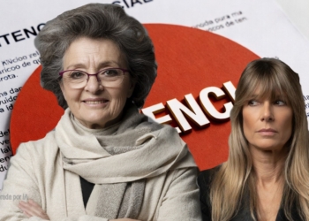 Montaje de dos mujeres en primer plano una de ellas Pilar Baselga absuelta por decir en una tertulia Begoño a Begoña Gómez sobre un fondo con documentos judiciales y la palabra “sentencia”