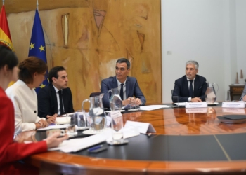 Madrid y Canarias no estuvieron en la reunión institucional encabezada por Pedro Sánchez junto a varios representantes en una mesa de trabajo.