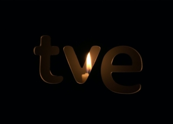 Imagen simbólica del logotipo de RTVE con una vela