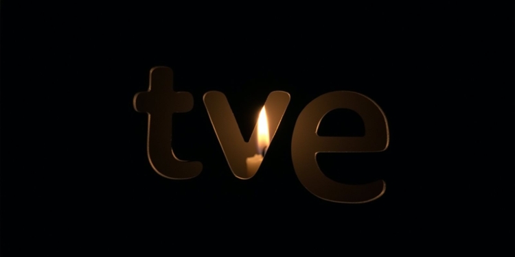 Imagen simbólica del logotipo de RTVE con una vela